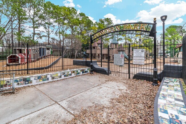 Building Photo - 953 Yale St