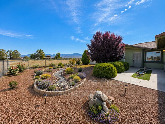 Building Photo - 3066 E Mount Charleston Dr