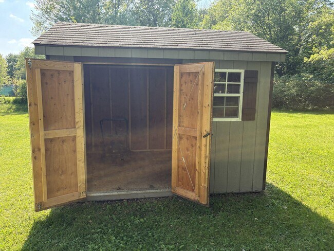 Building Photo - 167 Sunshine Dr