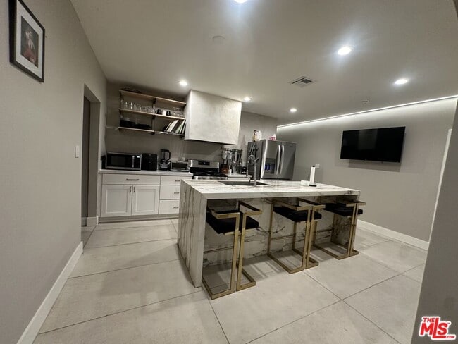 Building Photo - 641 N Vista St