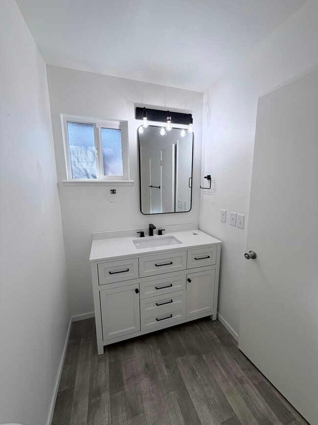 Building Photo - 670 Pine Way