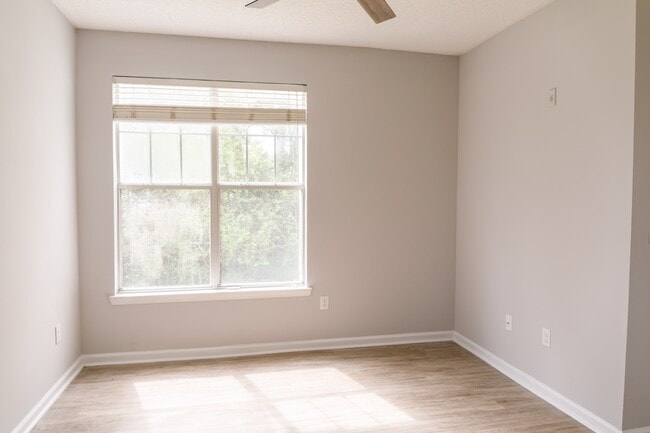 Building Photo - 45 Sycamore Ave