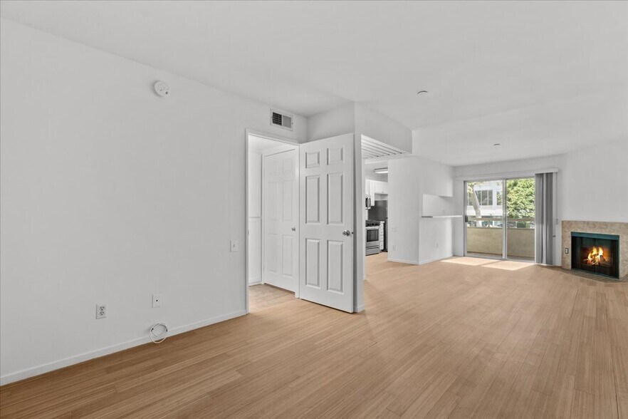 Building Photo - 10960 Ashton Ave