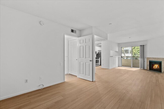 Building Photo - 10960 Ashton Ave