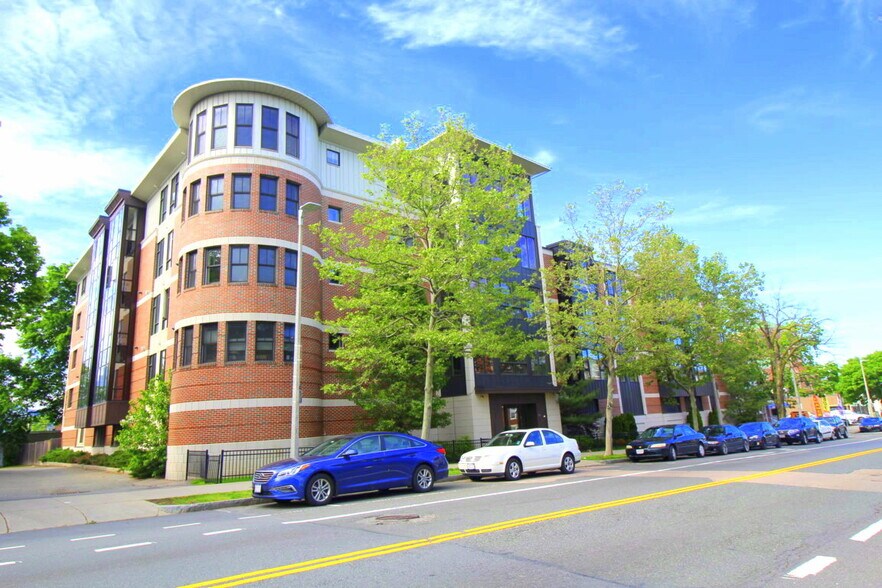 Building Photo - 533 Cambridge St