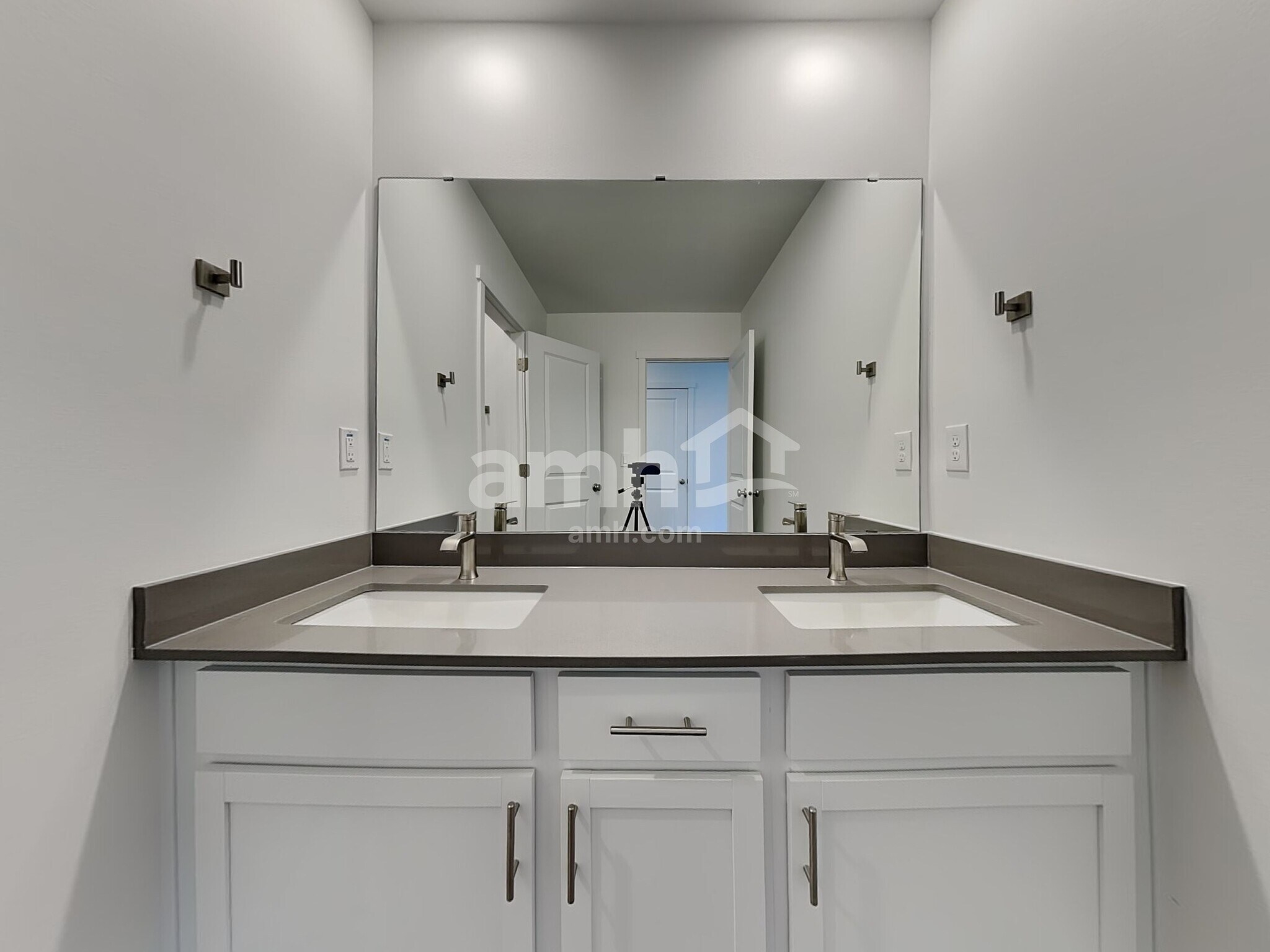 Building Photo - 7929 Selah St SW