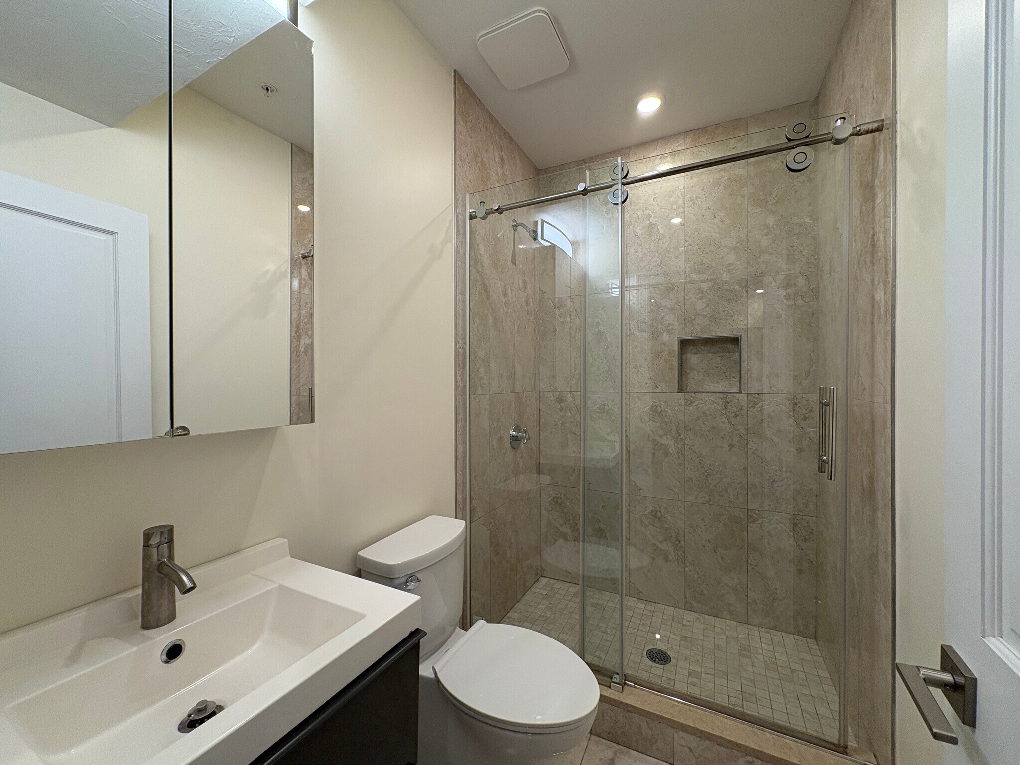 Building Photo - 1614 Beacon St