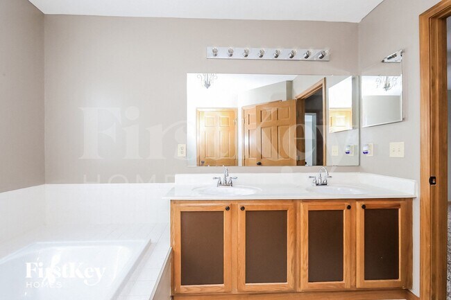 Building Photo - 969 Gray Dr