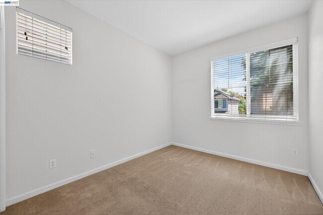 Building Photo - 244 Balsam St