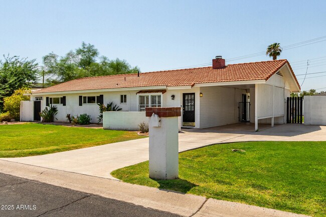 Building Photo - 6925 E Rancho Vista Dr