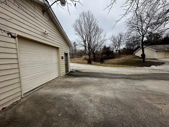 Building Photo - 3 Bedroom Home with Workshop in Boonville