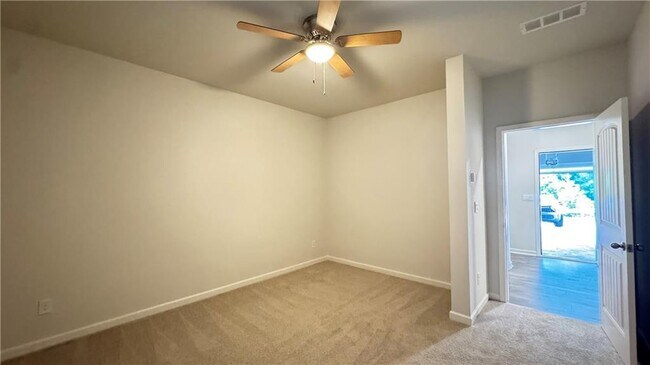 Building Photo - 285 Vista Ln
