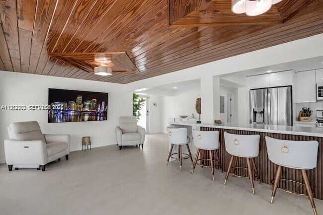 Building Photo - 125 Gardenia St