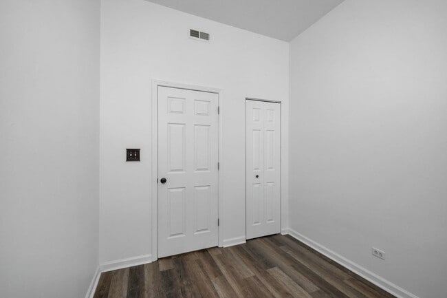 Building Photo - 4254 S Cottage Grove Ave