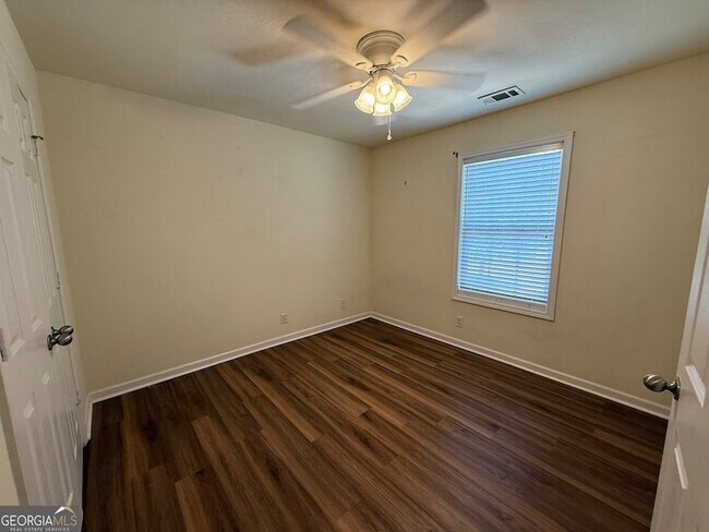 Building Photo - 207 Granite Way