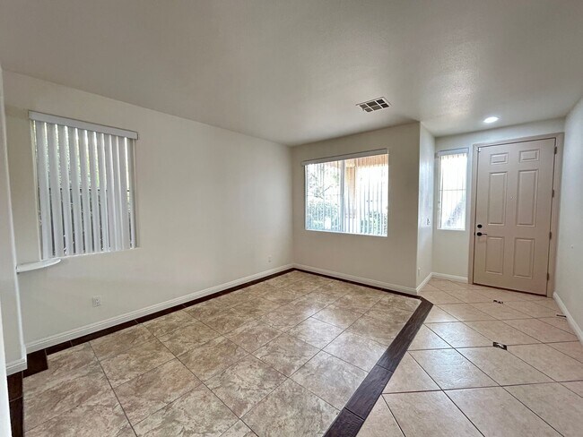 Building Photo - Desirable Summerlin Home 4 Bedrooms 2.5 Ba...