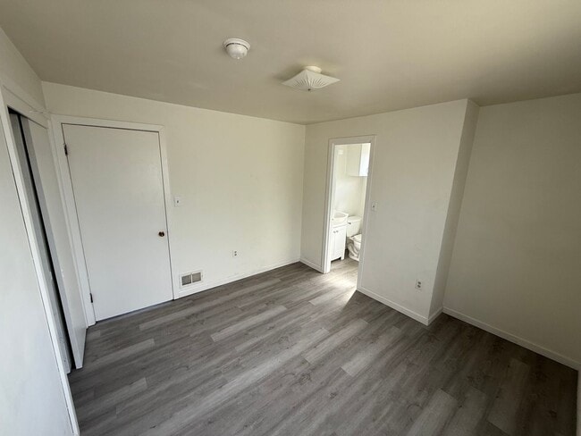 Building Photo - N31 A-C