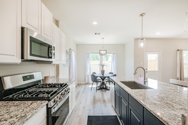 Building Photo - 14906 Eagle feather ct.