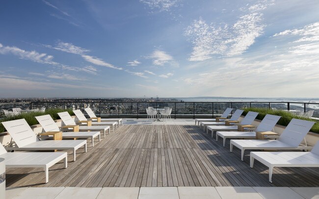 Building Photo - 10 City Point