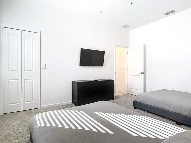 Building Photo - 8879 Cabot Cliffs Dr