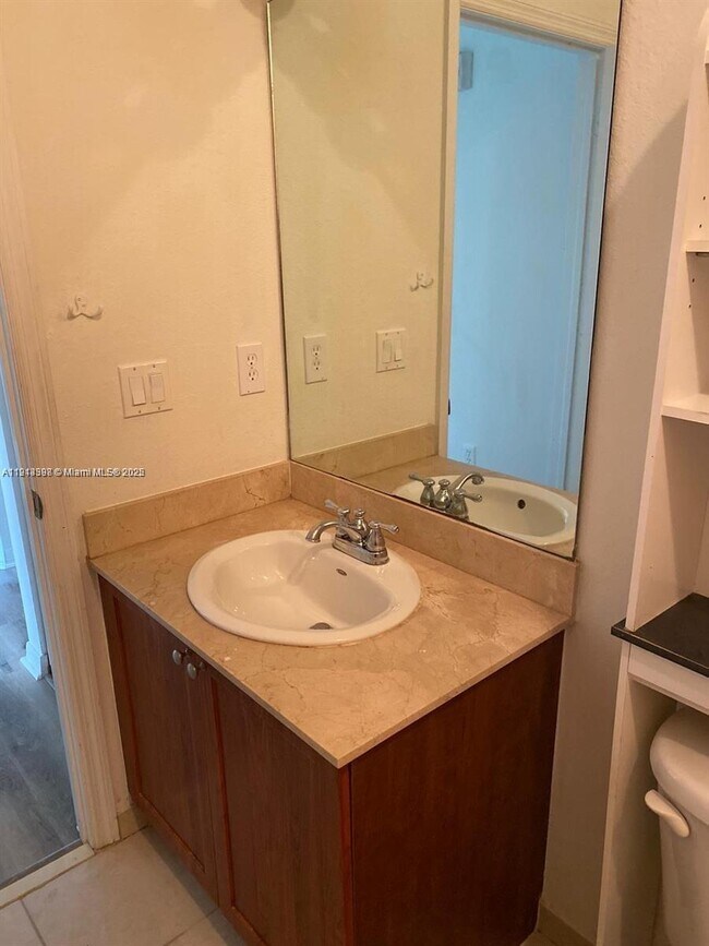 Building Photo - 8999 NW 107 Ct