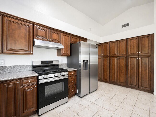 Building Photo - 68412 Descanso Cir