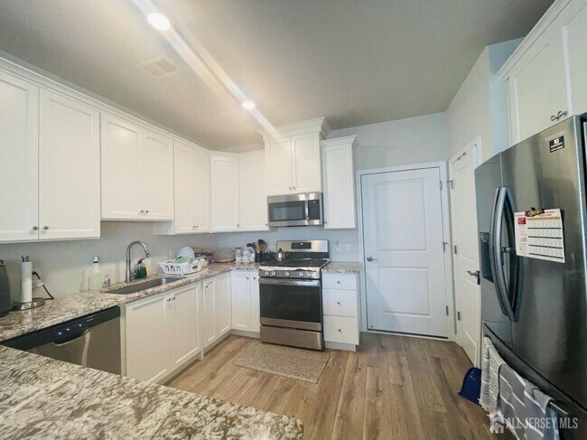 Building Photo - 905 Greenland Square