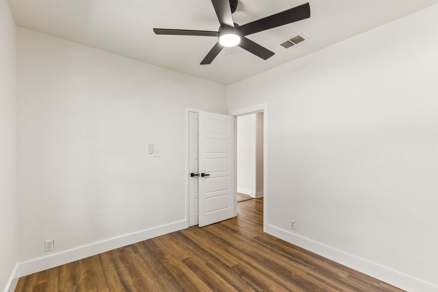 Building Photo - 418 Lillian St