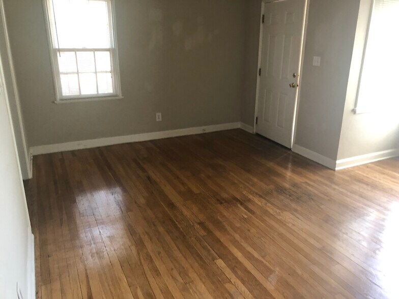 Living Room - 1210 W Murdock St