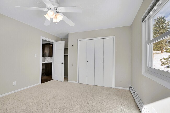 Building Photo - 28585 Evergreen Manor Dr