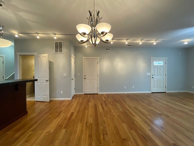 Building Photo - 3 Bedroom 2.5 Bathroom House with Bonus Room ~ Garage, A/C, includes Washer and Dryer ~ Close to ...