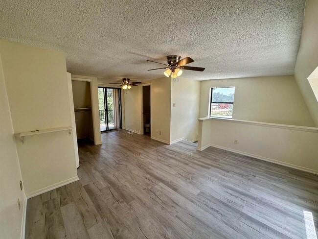 Building Photo - 220 Big Oaks Dr