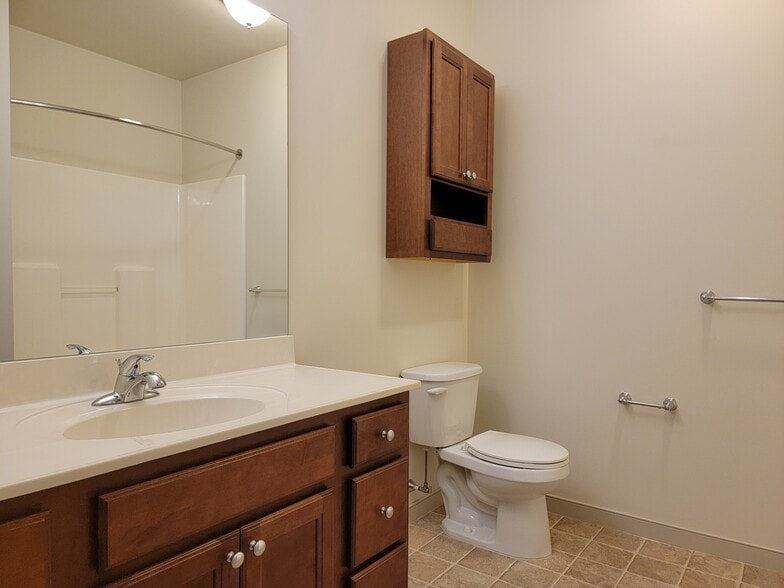 Building Photo - 1942 Shady Oak Dr