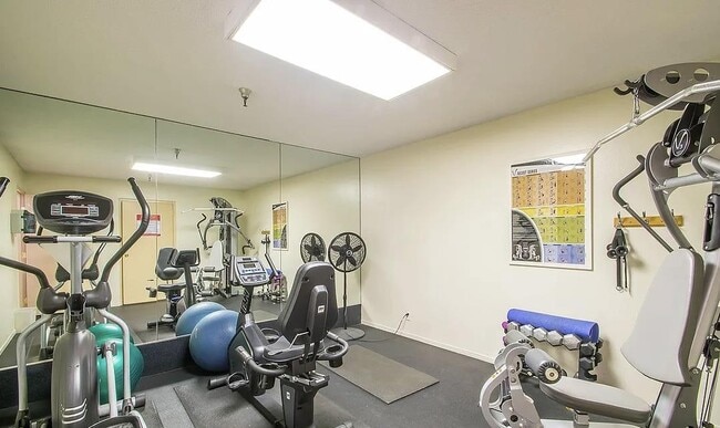 Building Photo - 8530 Holloway Dr