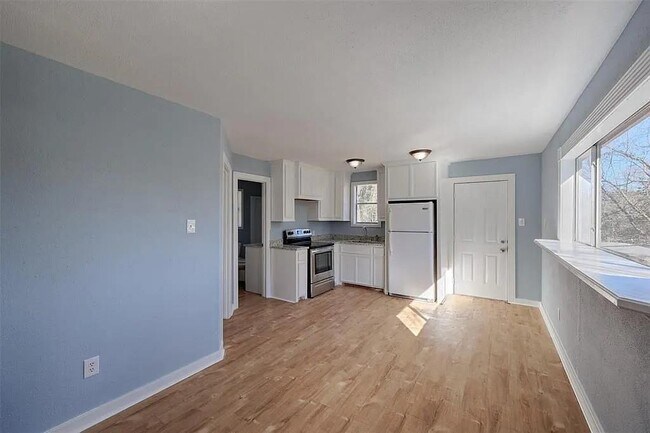 Building Photo - 6076 Sinclair Dr
