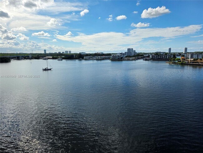 Building Photo - 17150 N Bay Rd