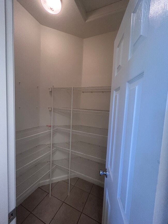 Building Photo - 3 bedroom 2 bath in Lemoore with SOLAR!
