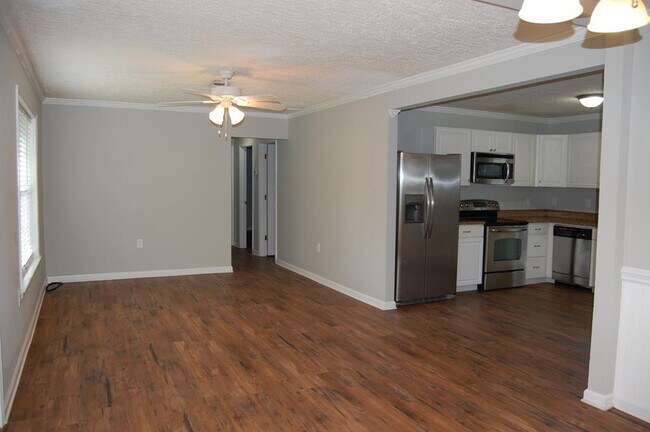 Building Photo - 111 Smallridge St