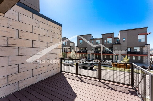 Building Photo - Beautiful Townhome with 2 Car Garage and Central A/C