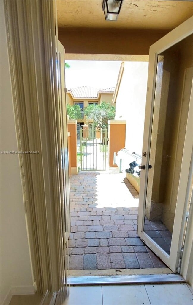 Building Photo - 919 SW 143rd Terrace