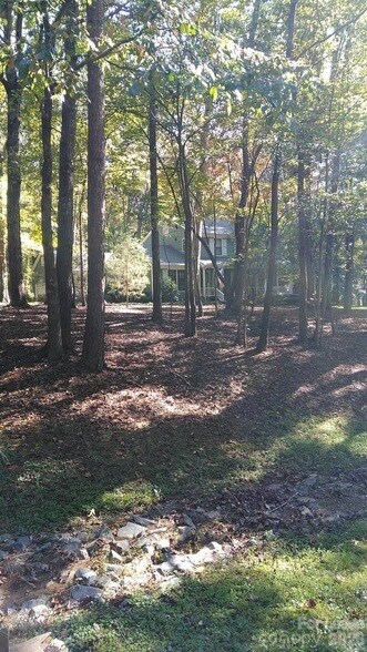Building Photo - 433 Raintree Dr