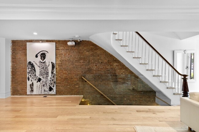 Building Photo - 634 Garden St