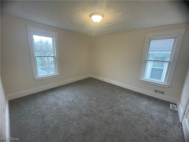 Building Photo - 316 Henry Ave