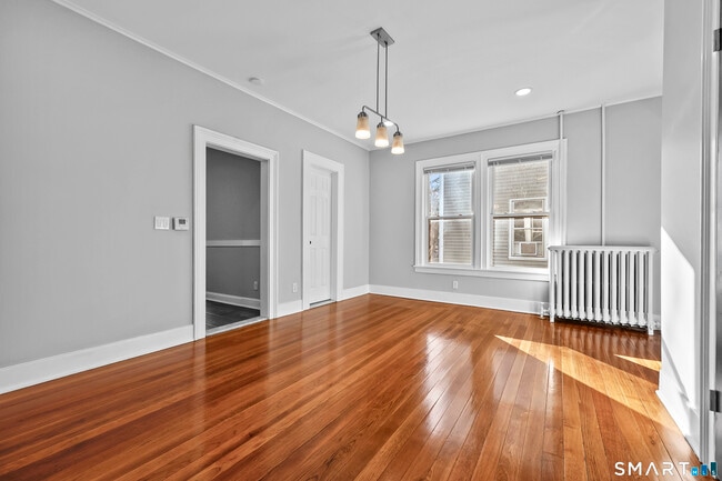 Building Photo - 59 Grand St