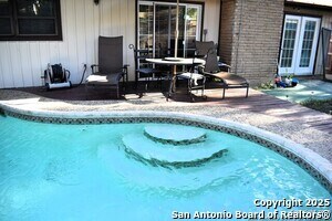 Building Photo - 6819 Heatherbrook