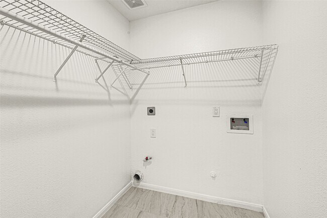 Building Photo - 15911 Breanna Ln