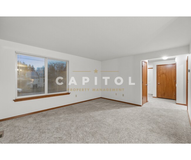 Building Photo - 1402 5th Ave SW