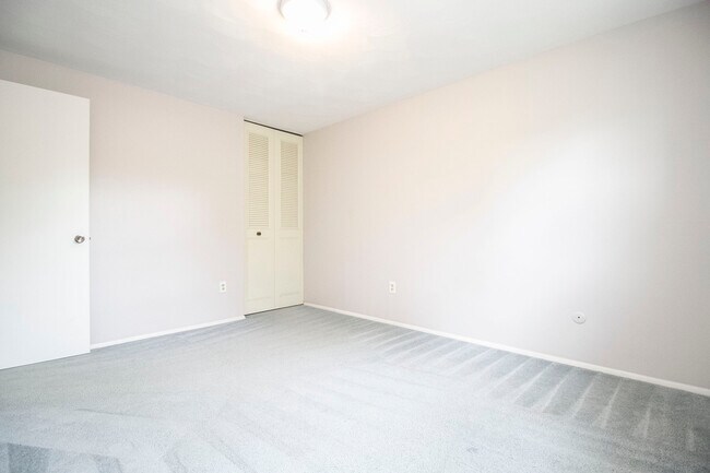 Building Photo - 437 S Haven Rd