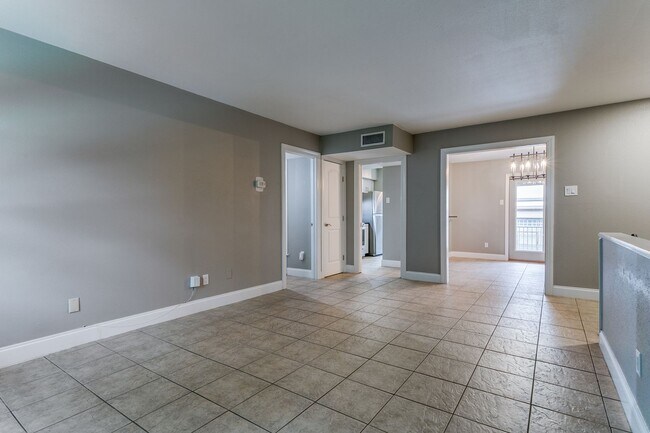 Building Photo - 2-BEDROOM CONDO AT OLMOS PARK TOWNHOMES