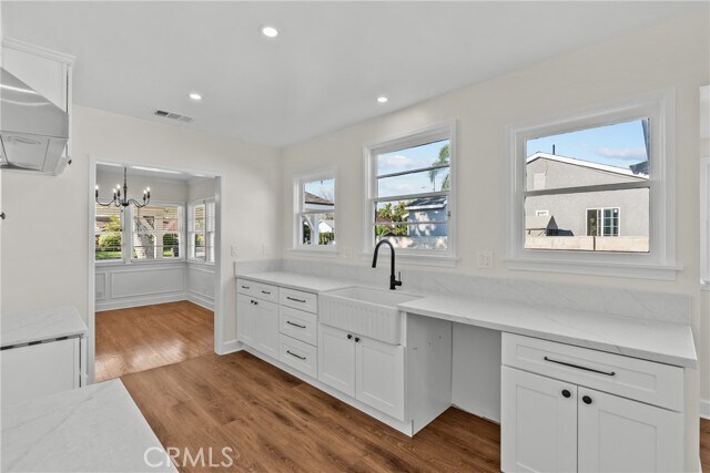 Building Photo - 624 N Hagar St